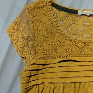 Mustard yellow top 🍂🍂🍂